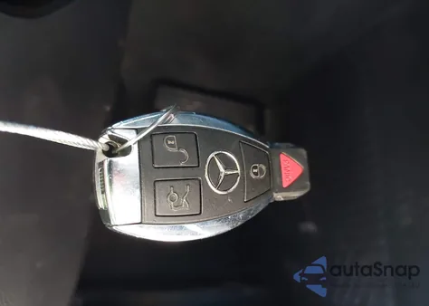 2013 Mercedes-Benz C 300 Luxury 4Matic z USA, uszkodzony, nr VIN WDDGF8AB5DR299259